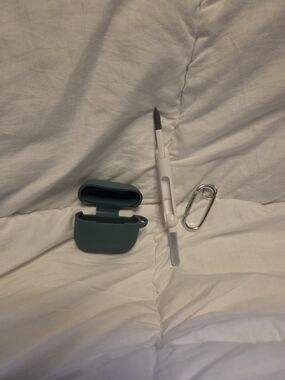 Teal Silicone Earbud Case with Carabiner. For Airpod 3